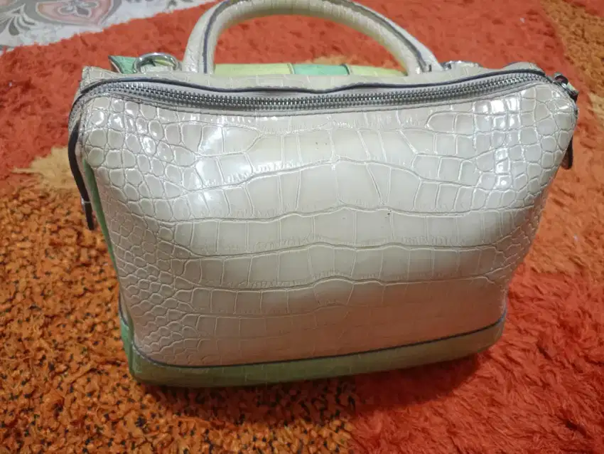 Tas kulit merk guess asli