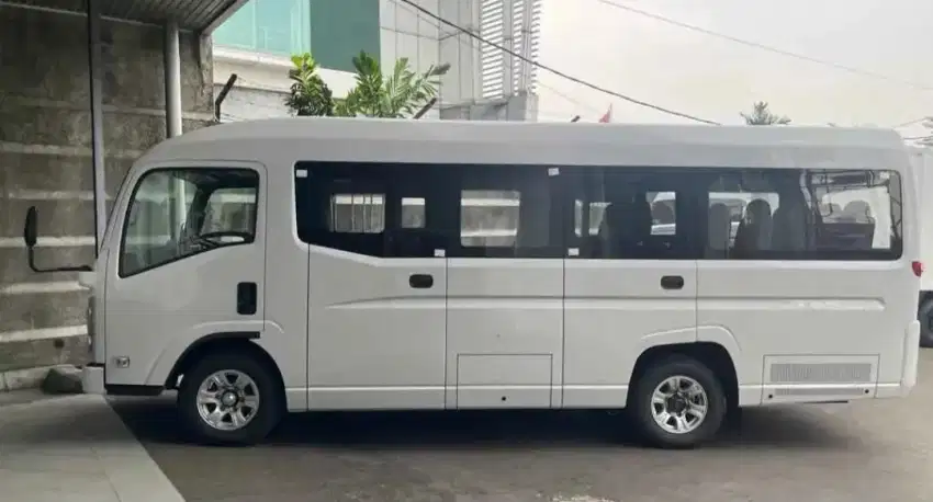 Isuzu Elf Microbus 20 Kursi