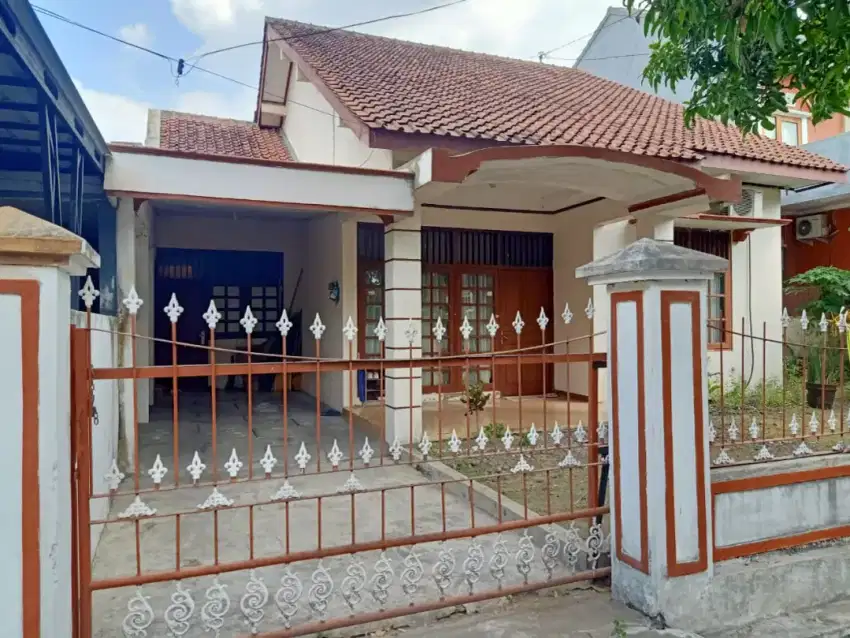 Dijual Rumah dengan tanah luas dan lingkungan Asri Aman Purwomartani