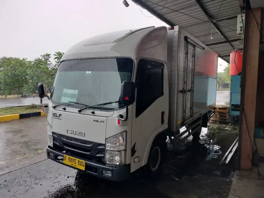 Isuzu Elf NLR BOX