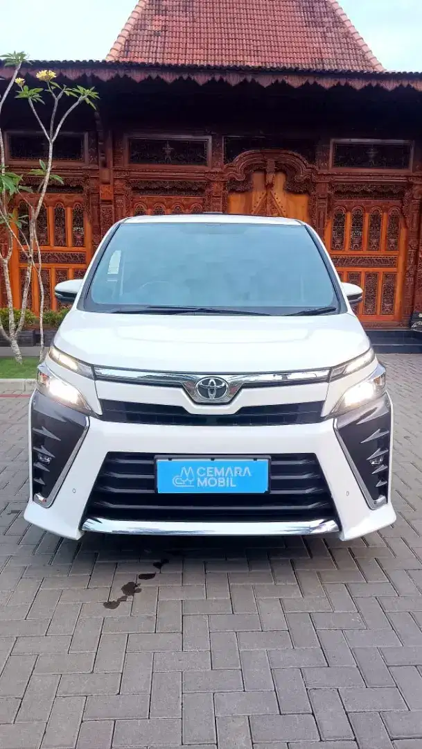 TOYOTA VOXY 2.0 AT 2019