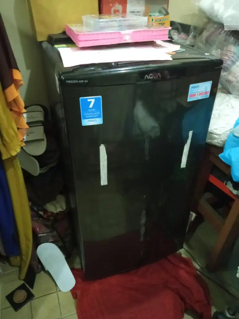 Kulkas FREEZER merk Aqua AQF - S4 (untuk pembekuan)