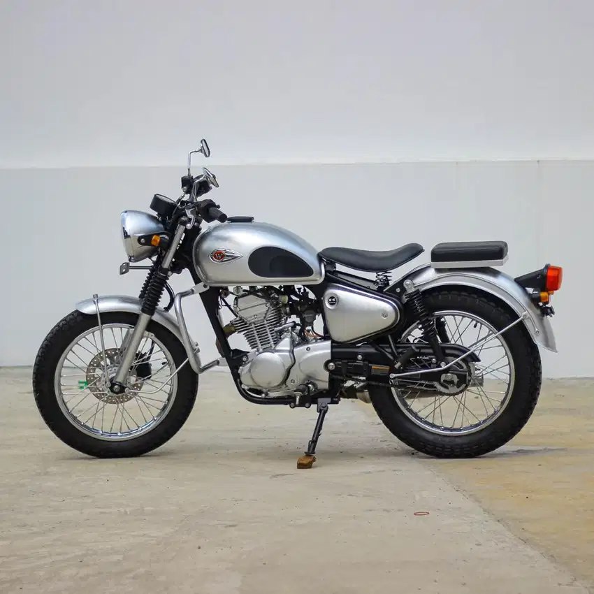 Kawasaki W175 Silver Custom Double/Single Seat