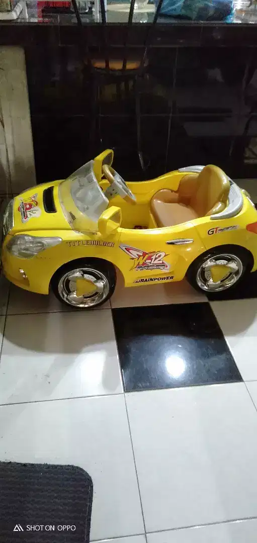 Mobil mainan anak