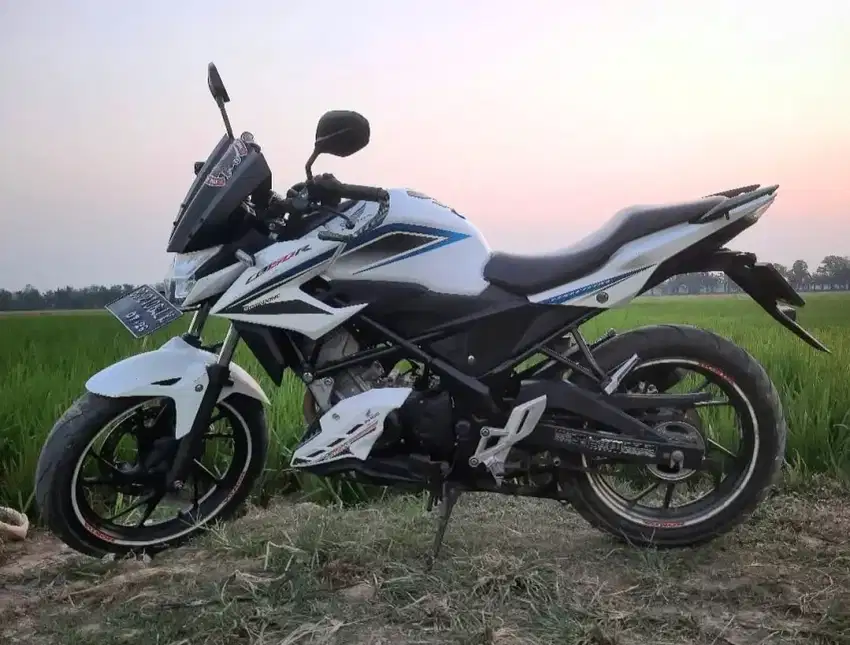 CB150R 2016 Biru Putih