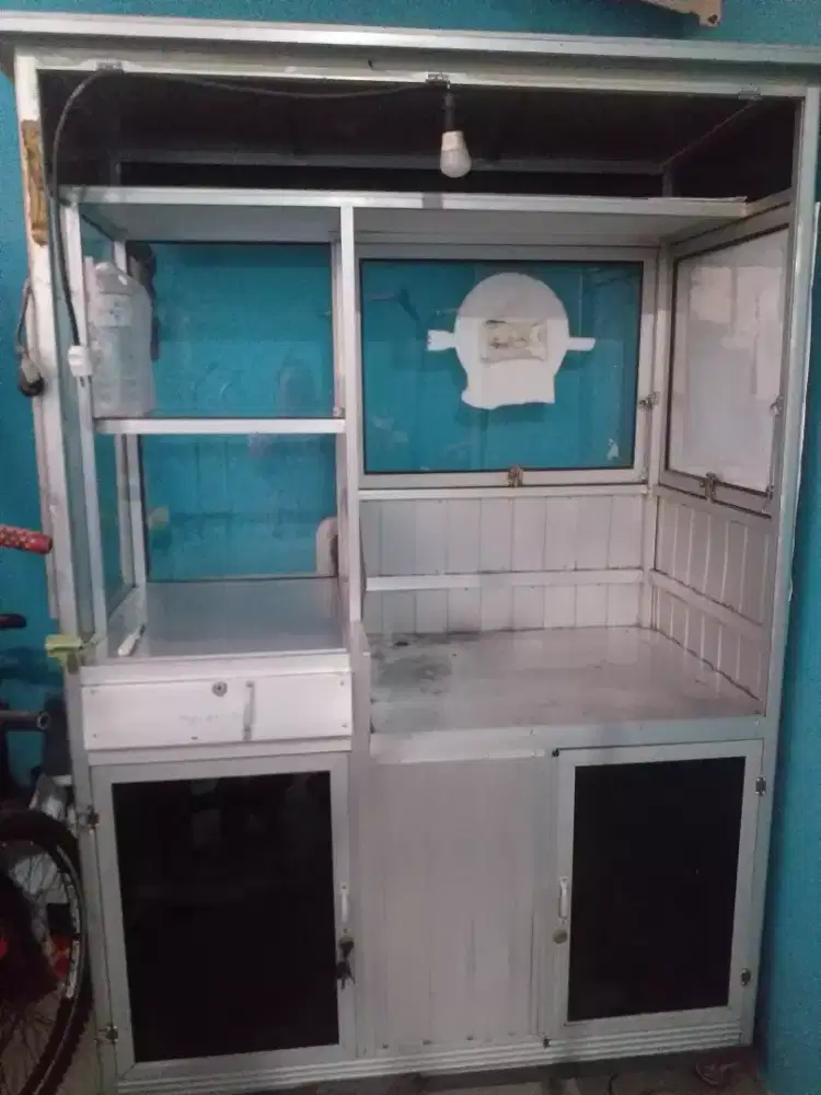 Etalase untuk jualan