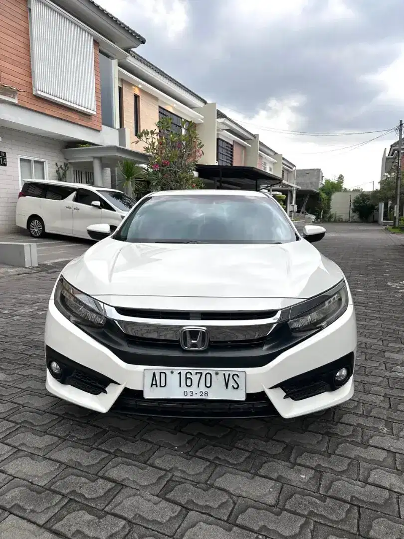 Honda Civic Turbo Sedan Putih 2018