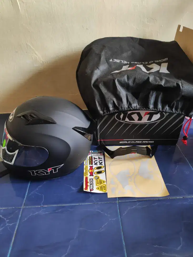 Helm KYT R10 Black Doff