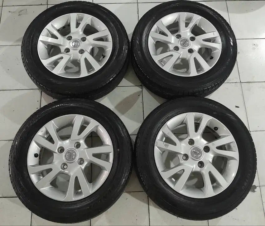 Velg pelek mobil Second murah oem Nissan Livina Ring 15 ban Dunlop