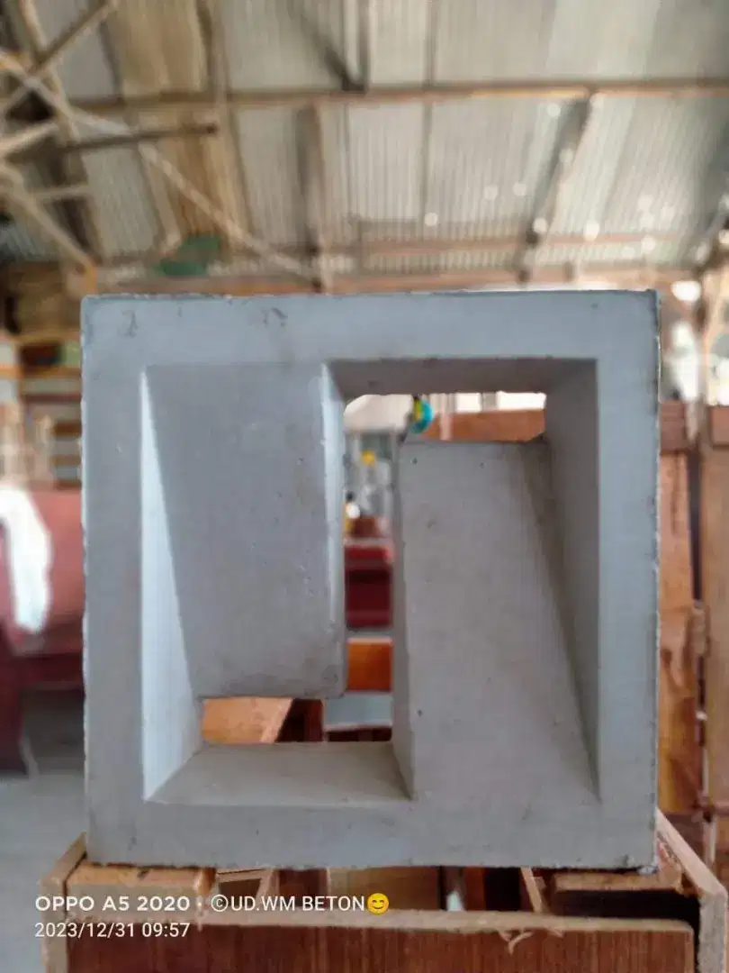 Loster beton minimalis