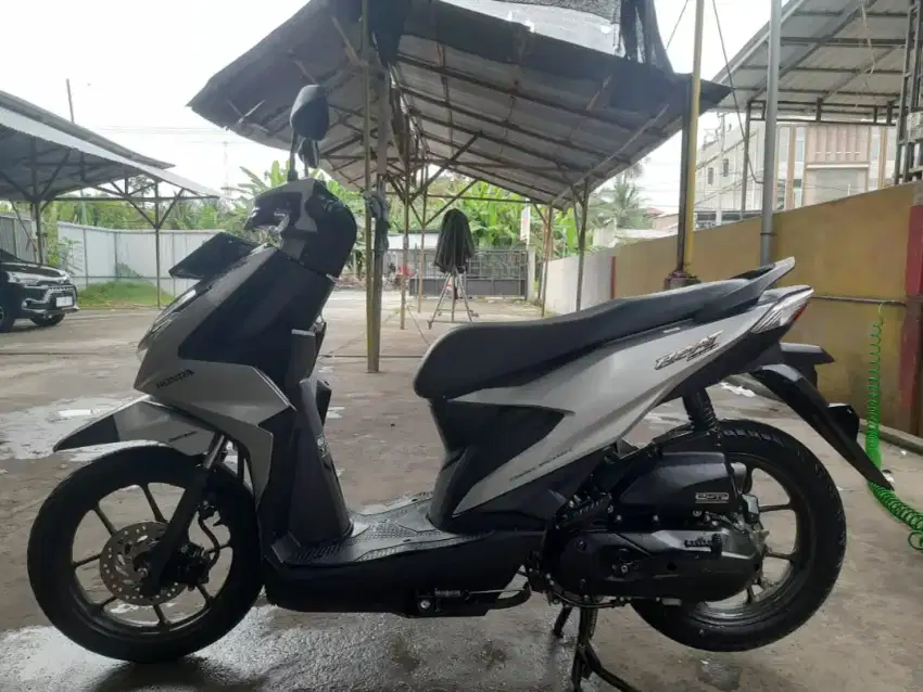 Dijual honda beat silver