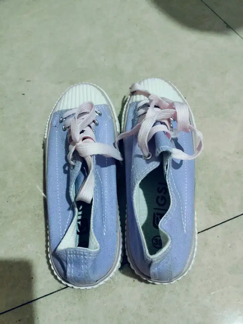 Sepatu wanita keren