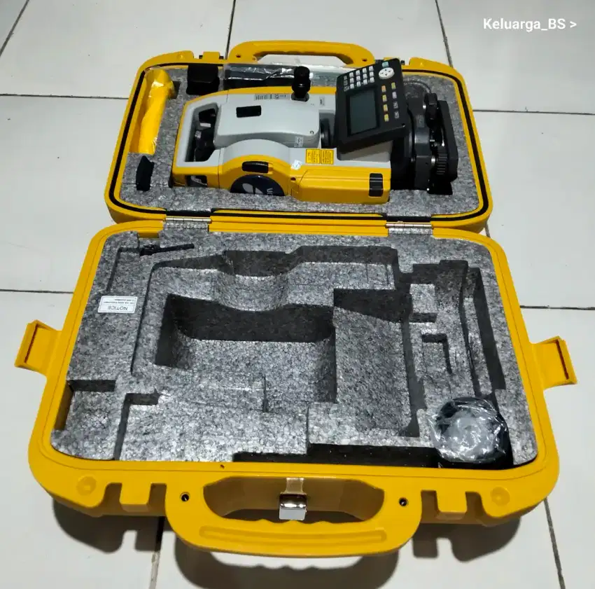 Total station Topcon es - 65 bekas aksesoris baru