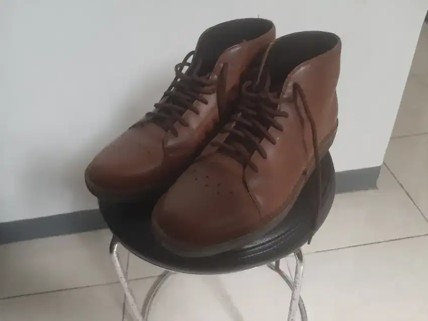 Sepatu boots kulit merk artap