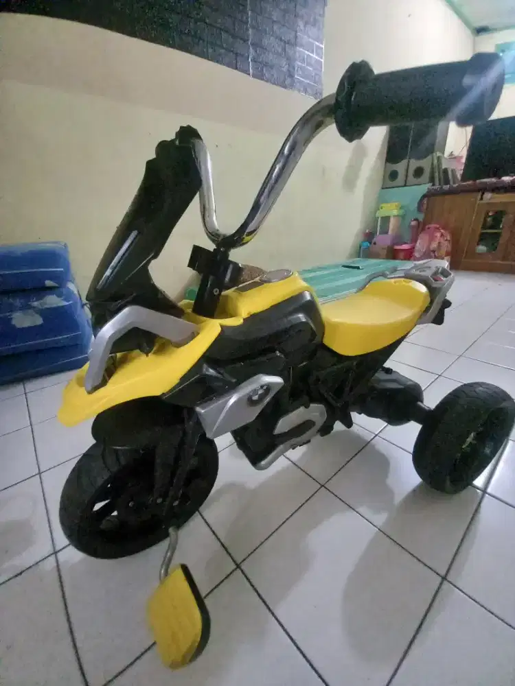 Seda motor plus musik masih bagus