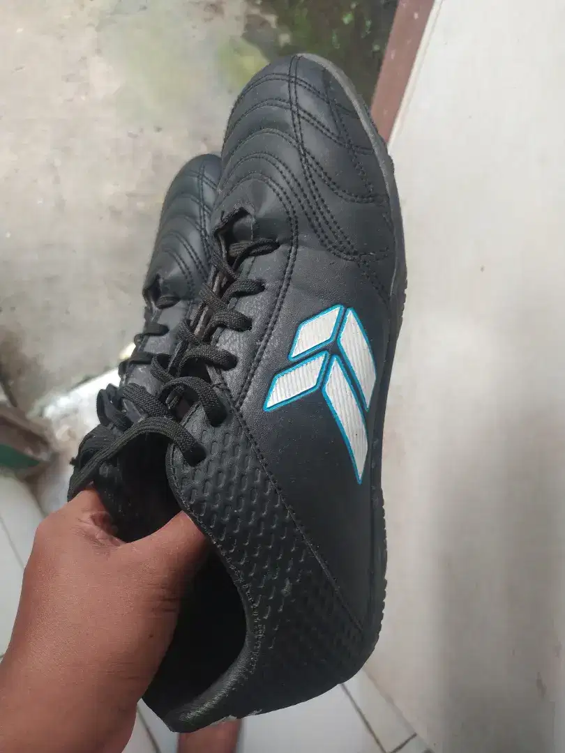 Sepatu futsal oldiac