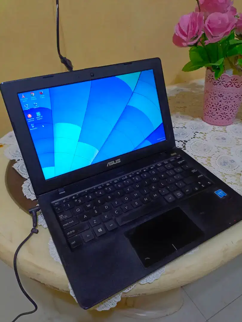 Netbook Asus X200MA Intel Celeron 2,1ghz Gen 4 HDD 500GB Layak Pakai