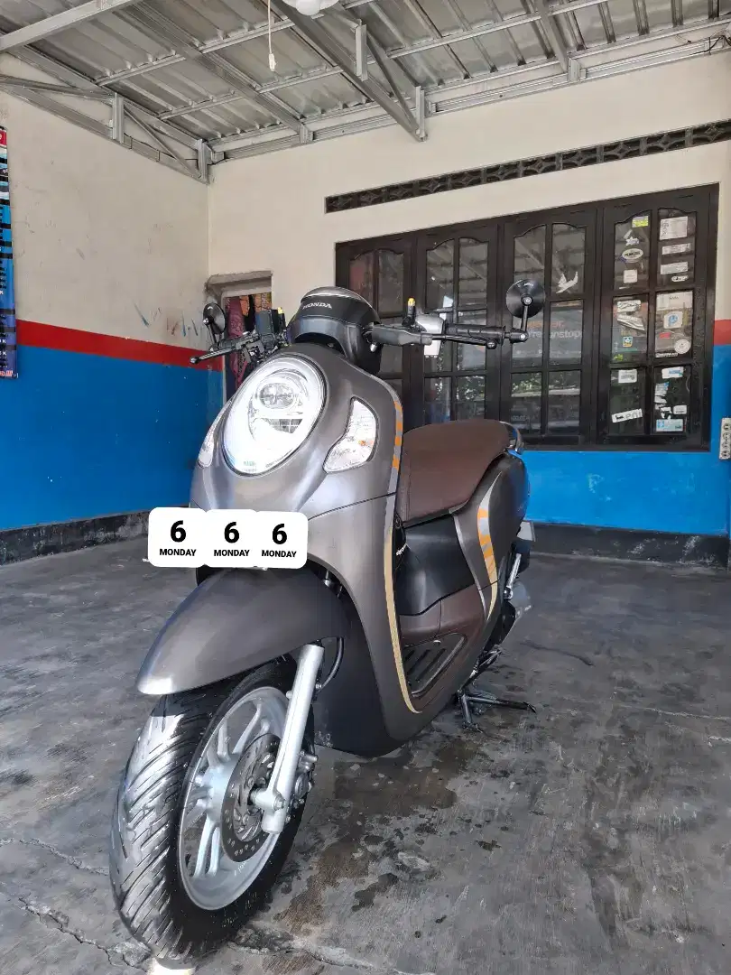 HONDA SCOOPY PRESTIGE KEYLESS TH 2021 LOW KM 9 RIBU