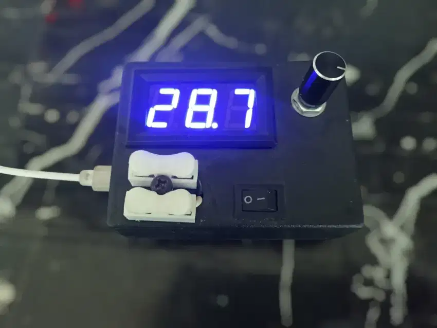 Volt Meter ( Alat ukur tegangan )