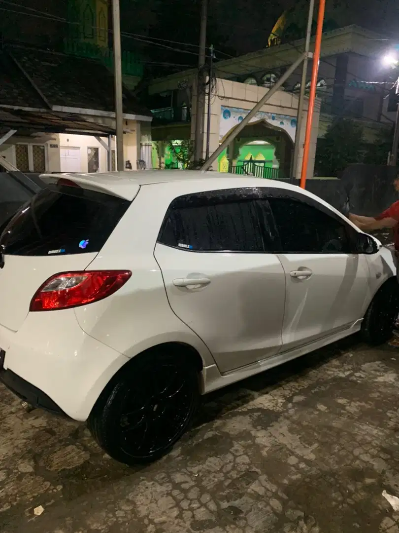 Mazda 2 2011 Bensin