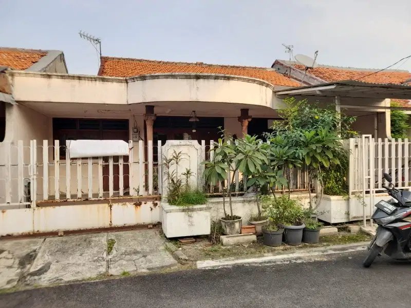 RUMAH DALAM KOMPLEK PESANGHRAHAN BINTARO JAKSEL JARANG ADA