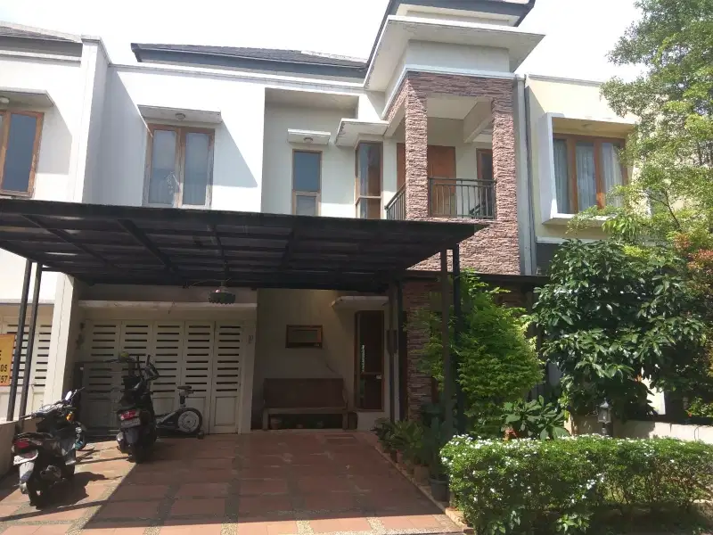 Di jual cepat rumah bagus 2 lt lokasi di selatan jakarta