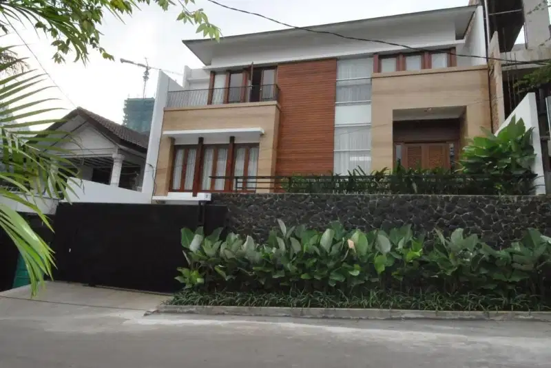 DI JUAL RUMAH MURAH MEWAH DI SENAYAN AREA SIAP HUNI LOKASI STRATEGIS