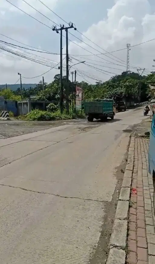 Tanah datar nempel jalan provinsi