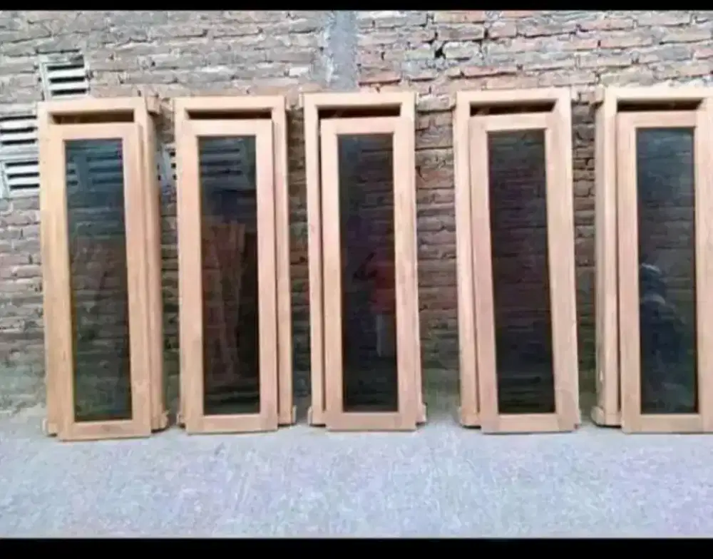 Jendela dan kusen bahan kayu jati