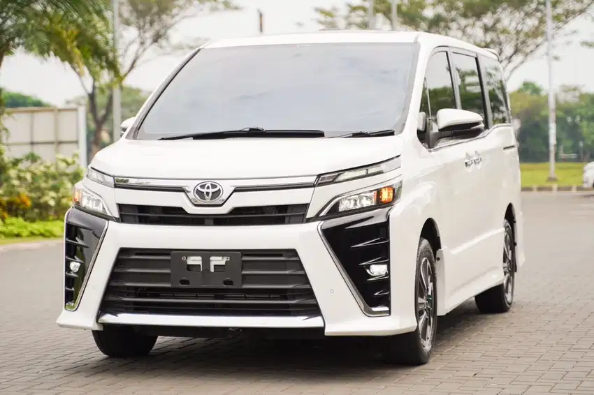 Boss! Toyota Voxy 2.0 AT 2019 Nissan Serena