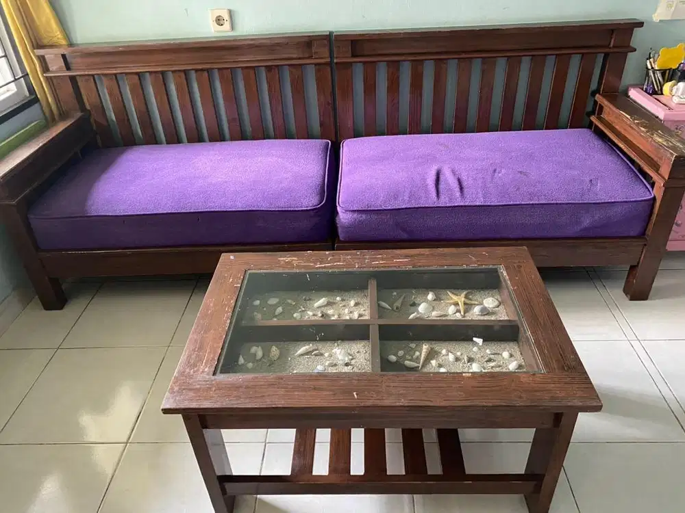 Dijual 1set meja dan kursi warna ungu