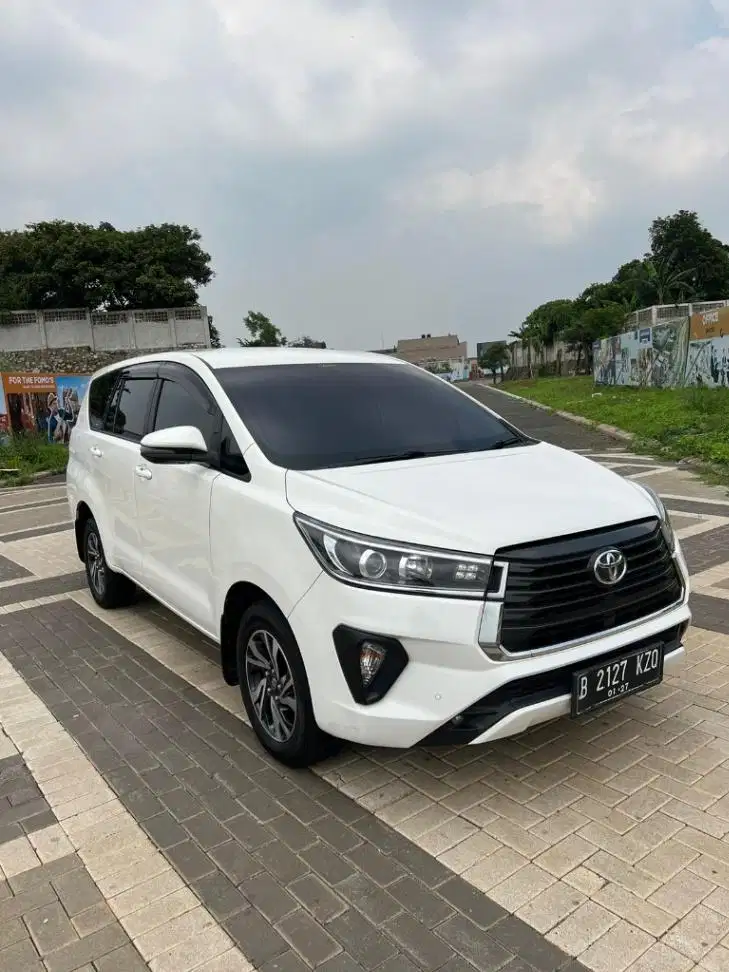 MULUS LIKE NEW! Toyota Kijang Innova 2.4 V DIesel AT 2022 - Putih