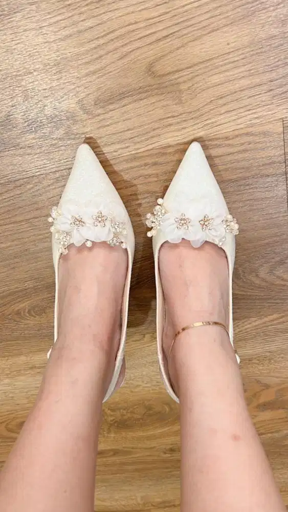 Sepatu heels bunga size 37 (baru pake sekali)