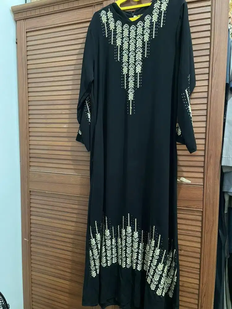 Abaya Muslimah Hitam Gold