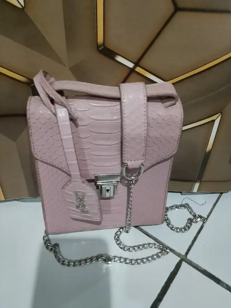 Tas second preloved