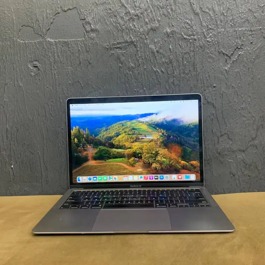 FOR SALE!!! MACBOOK AIR 13 2018 I5 RAM 8/512