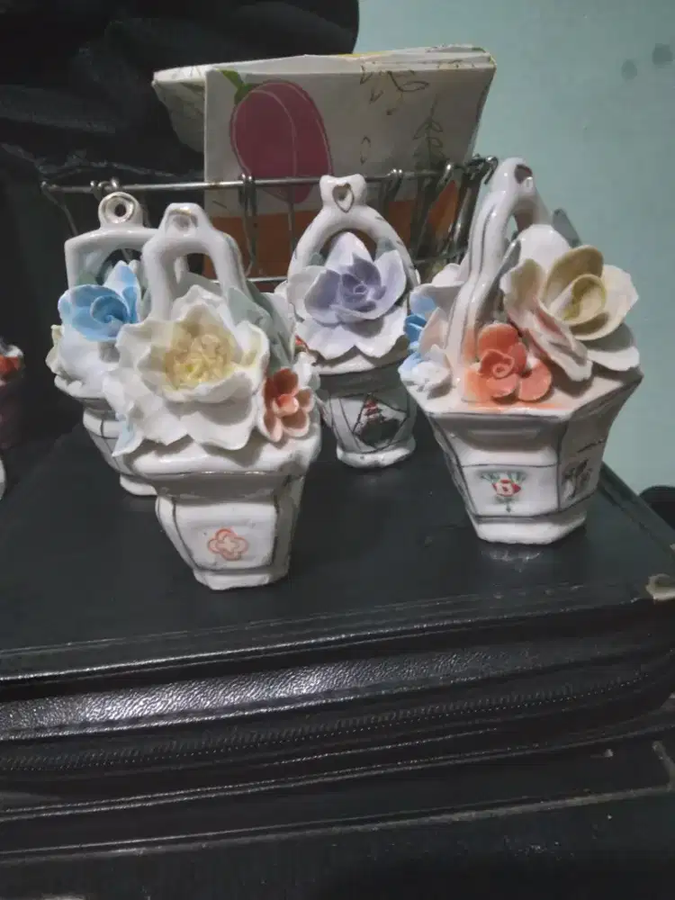 Pajangan mungil keranjang isi bunga harga per pc