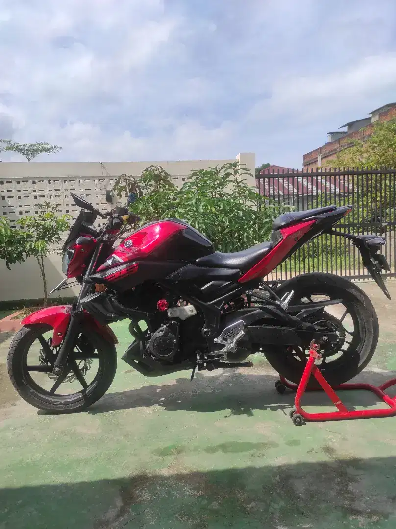 Yamaha mt25 red black