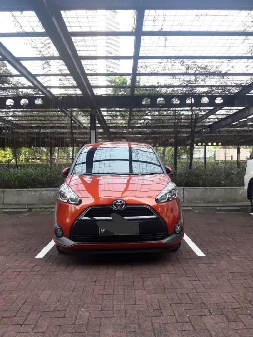 (cash) LOW KM toyota sienta v 2016 2017