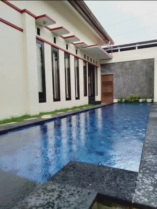 Villa Keluarga Private Pool Utara Pakuwon Mall