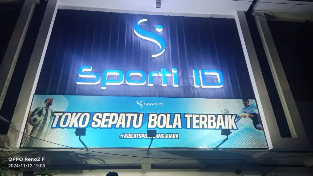 Huruf timbul dan neonbox