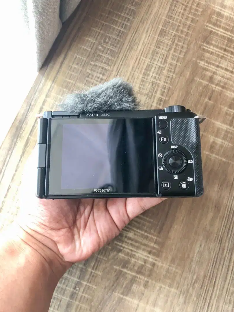 Kamera Mirrorless Sony ZV-e10 Kit Fullset SC rendah