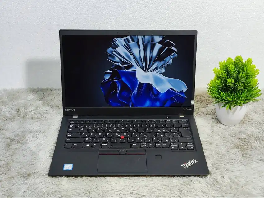 Laptop Lenovo ThinkPad X1 Carbon Intel Core i7 gen 7 RAM 8GB SSD 256GB