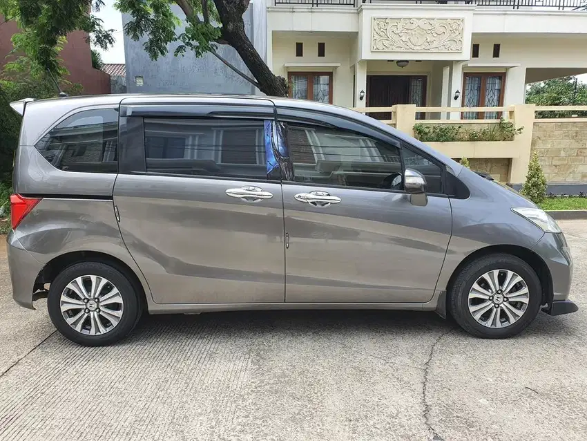 Dijual Honda Freed E 2012 grey pajak On upgrade Sunroof