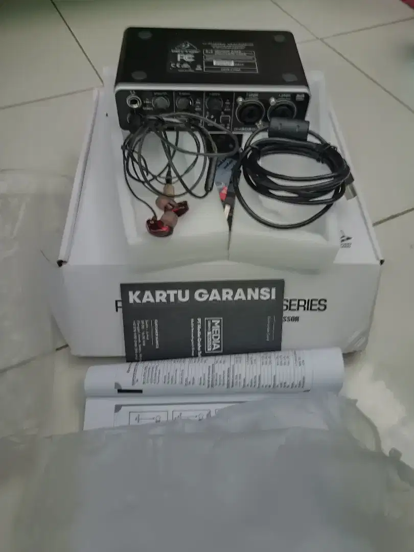 Djual mixer sound card Behringger umc202hd plus headset bass streaming