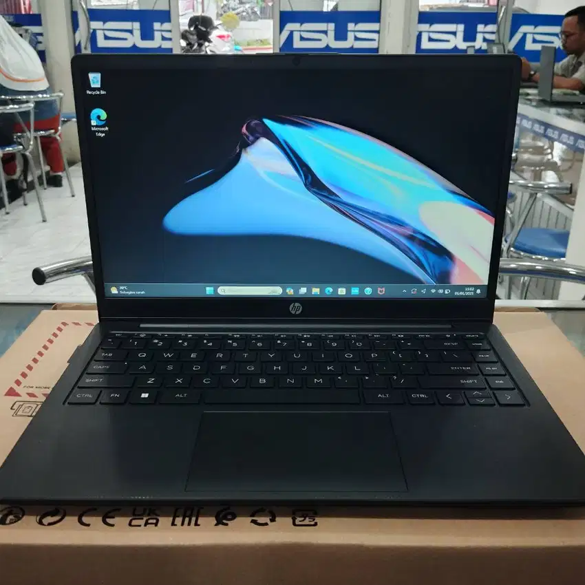 Laptop HP 14 Core i3 N305 RAM 8GB SSD 512GB Layar 14 FHD Slim Baru