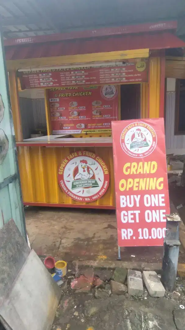 Dibutuhkan pegawai perempuan, jaga gerai ayam fried chicken