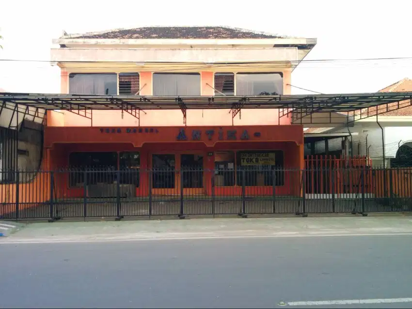 Toko + Rumah Poros Jalan - Depan RSUD Madiun