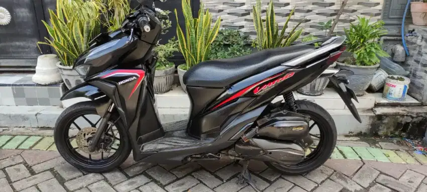 Vario 125 hitam