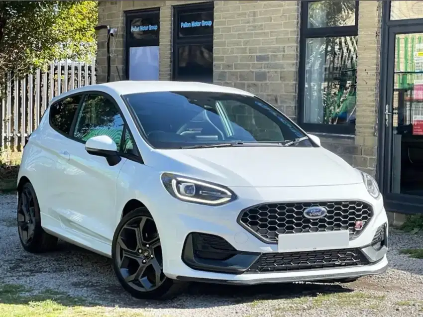 Ford Fiesta Coupe 2022 White 1.5 T EcoBoost ST - 3 Hatchback